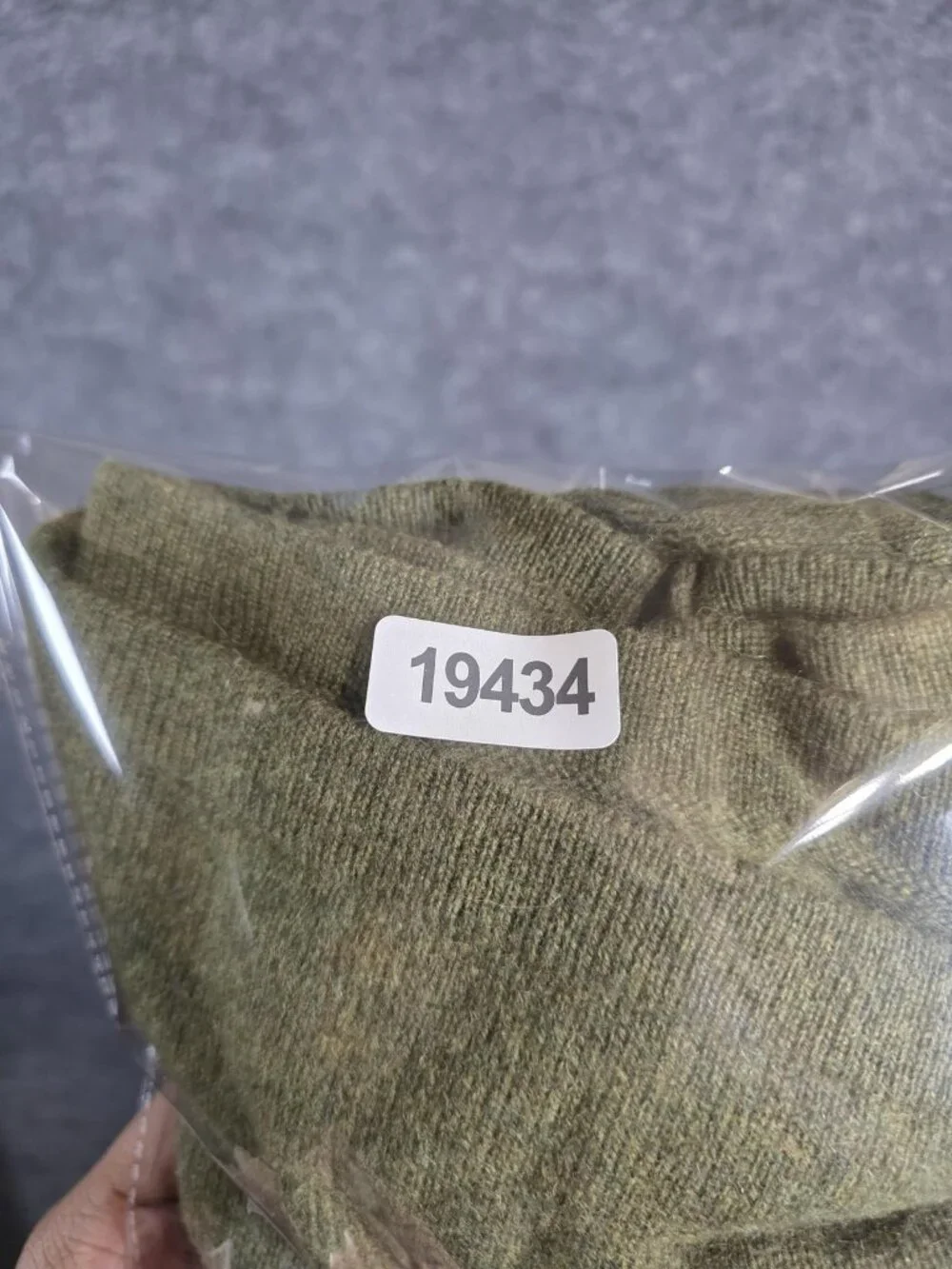 American Blue Sweater Mens Medium Green Cashmere Crewneck Pullover Stains Hole